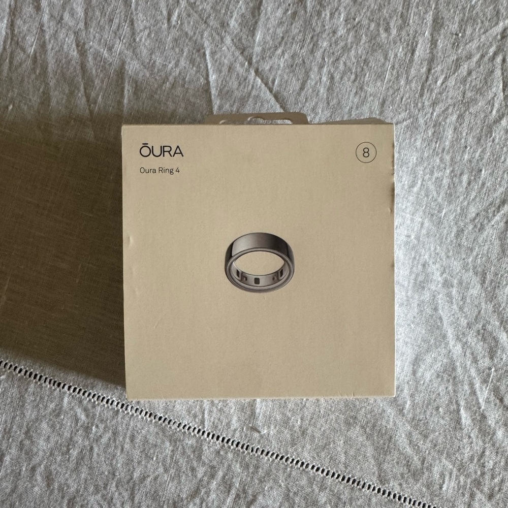 Oura Ring 4 in Silver NWT